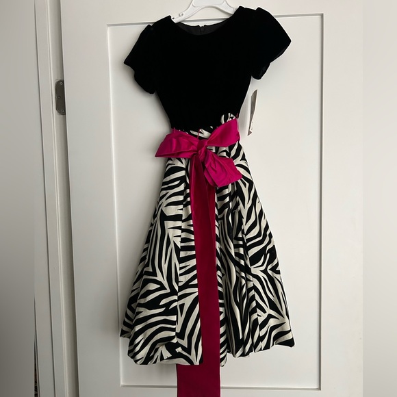 NWT Susanne Lively Dress. - Picture 5 of 5